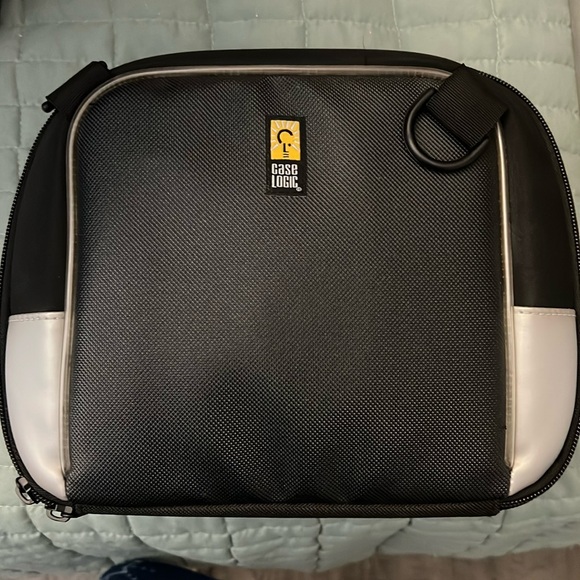 Case Logic - Picture 1 of 2